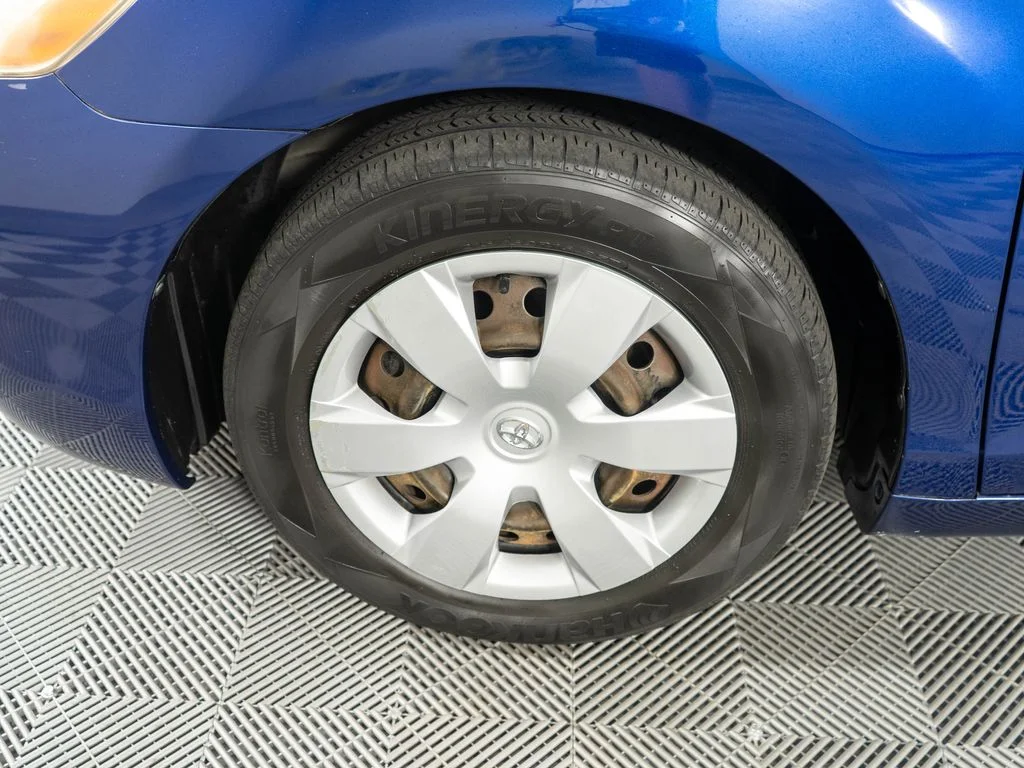 Used 2007 Blue Toyota LE image 21