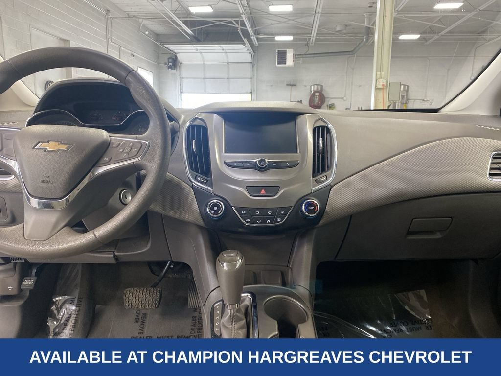 Used 2017 SUMMIT WHITE Chevrolet LT image 27