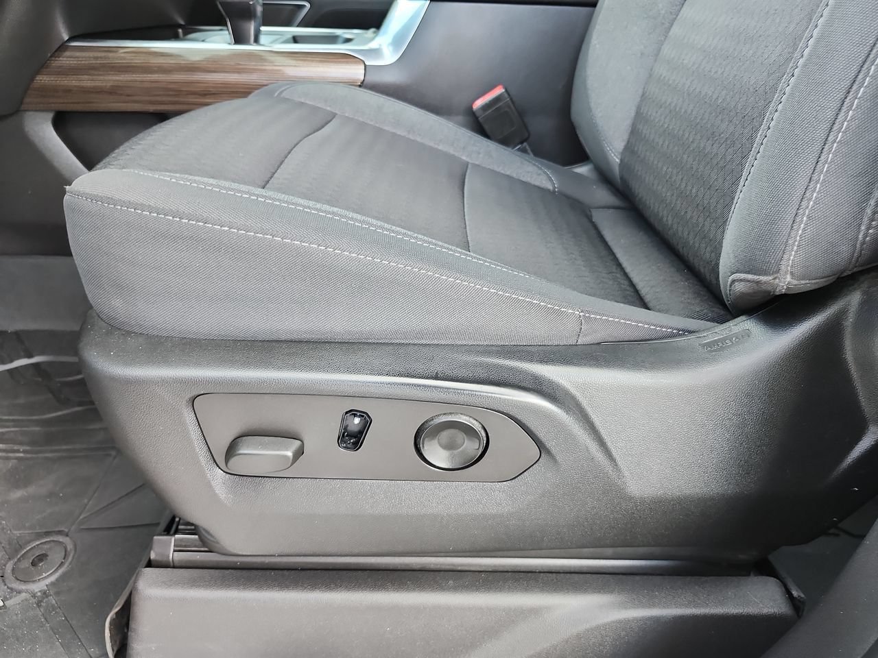 Used 2022 Summit White Chevrolet LT image 19