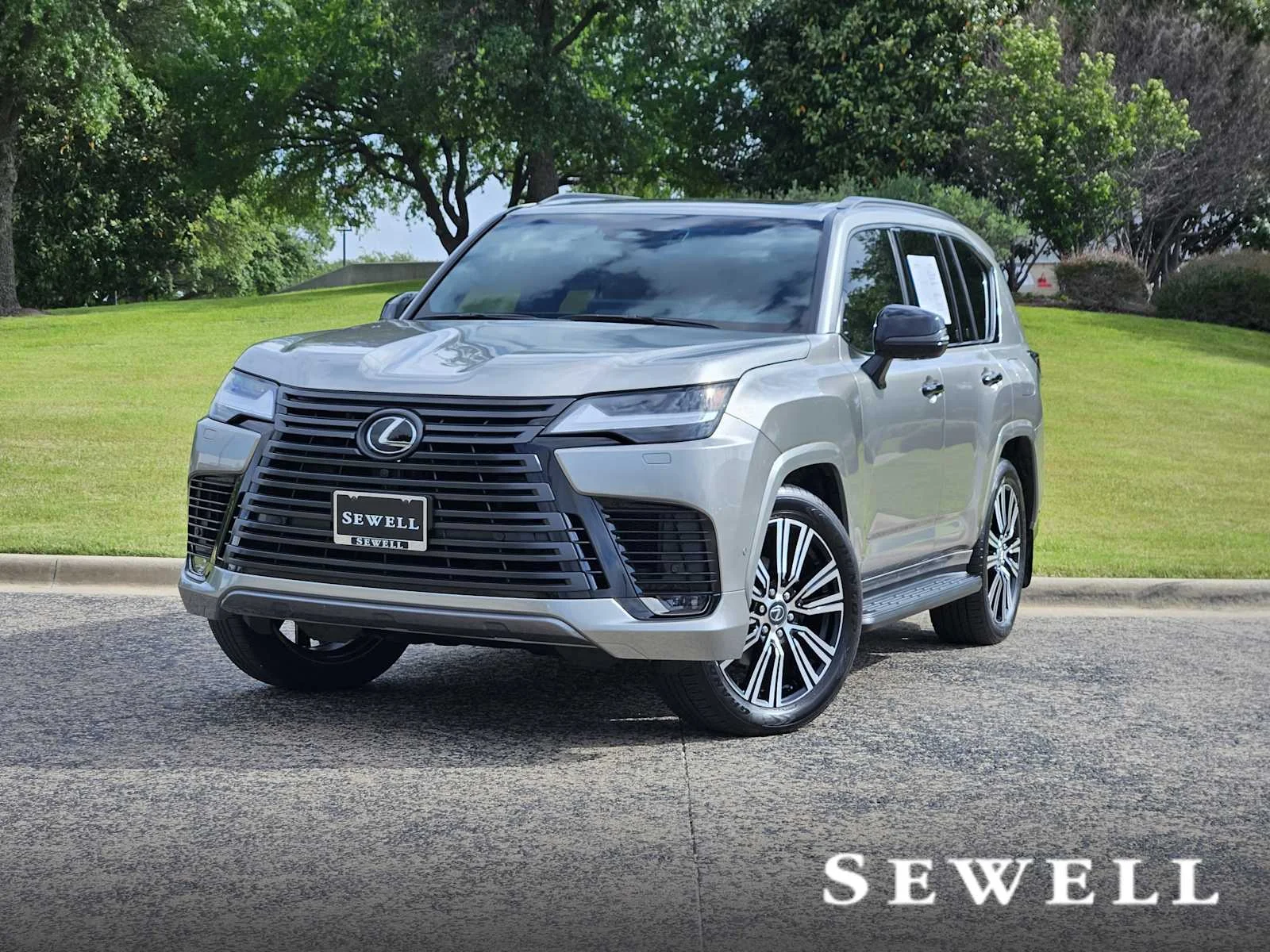 2025 Lexus LX 600 700h Luxury's photo