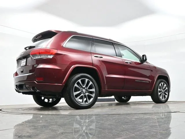 Used 2018 Velvet Red Pearlc Jeep Overland image 31