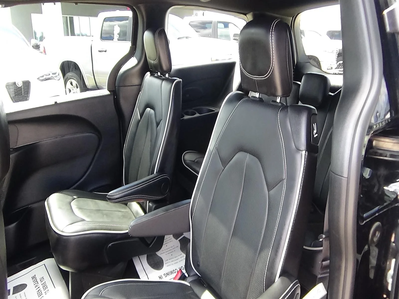 Certified Used 2026 Diamond Black Crystal Pearl Coat (pxj) Chrysler Limited image 13
