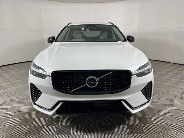 Used 2025 White Volvo T8 Plus image 3