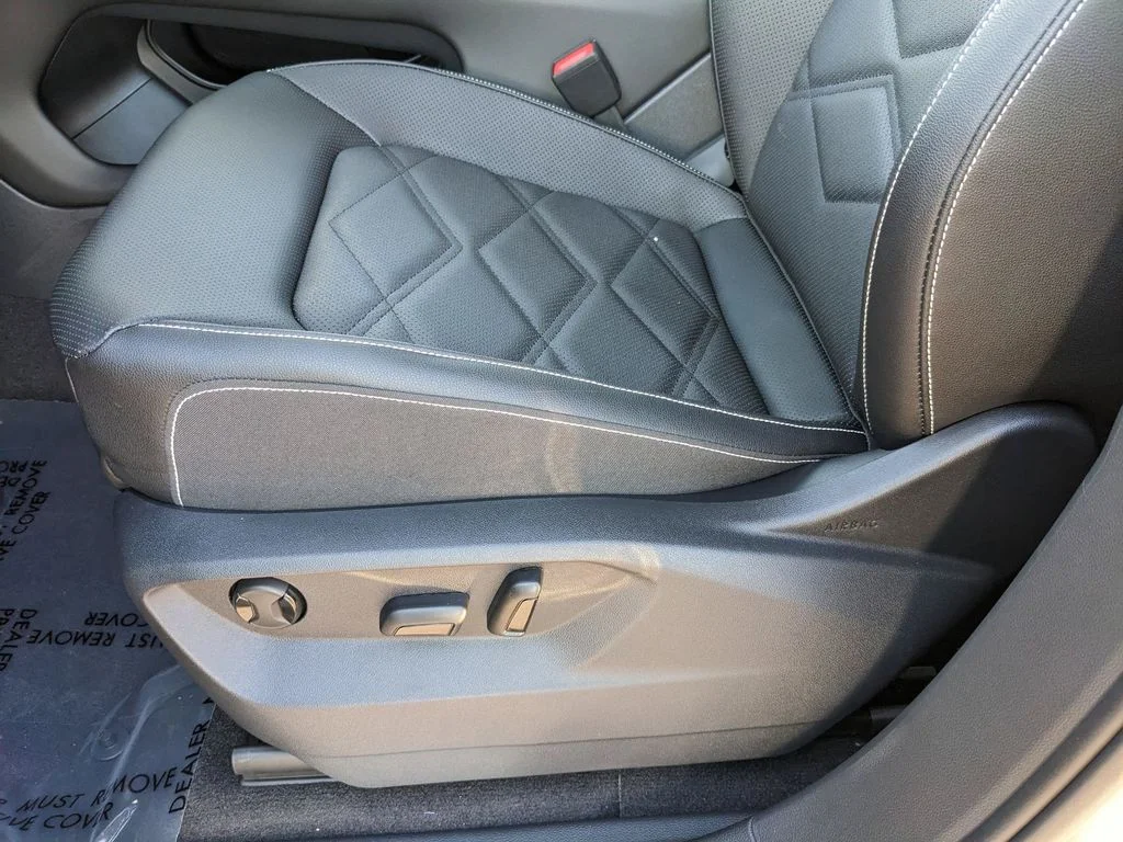 New 2026 Silver Volkswagen 2.0T SE w/Technology image 19
