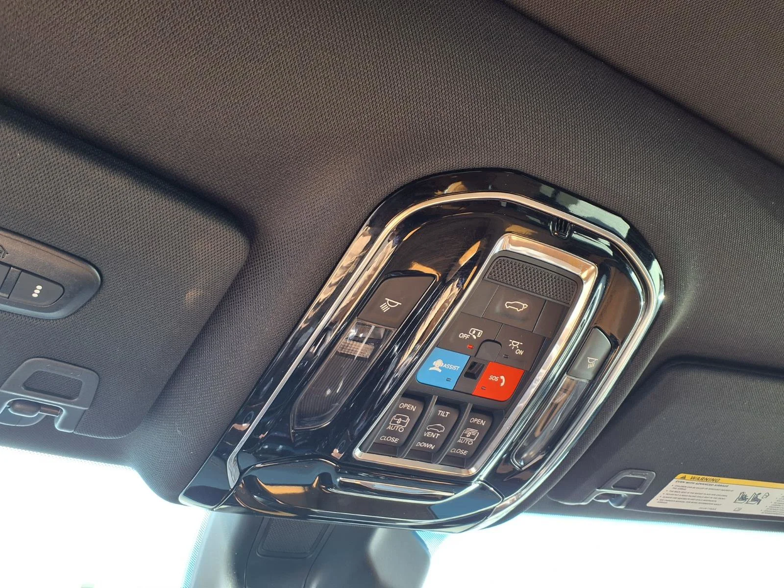 Used 2024 Rocky Mountain Pearlcoat Jeep Summit image 9