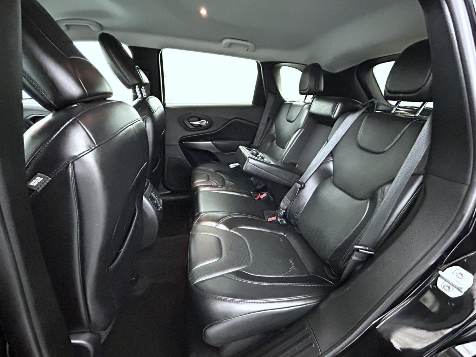 Used 2019 Black Jeep Limited image 19