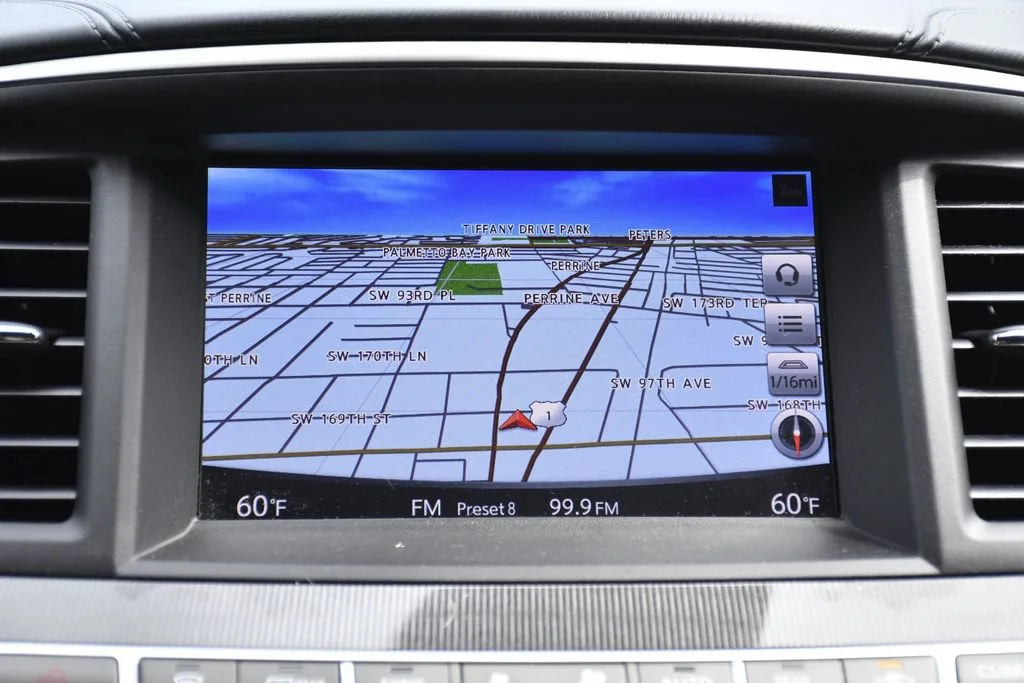 Used 2019 Liquid Platinum INFINITI LUXE image 16