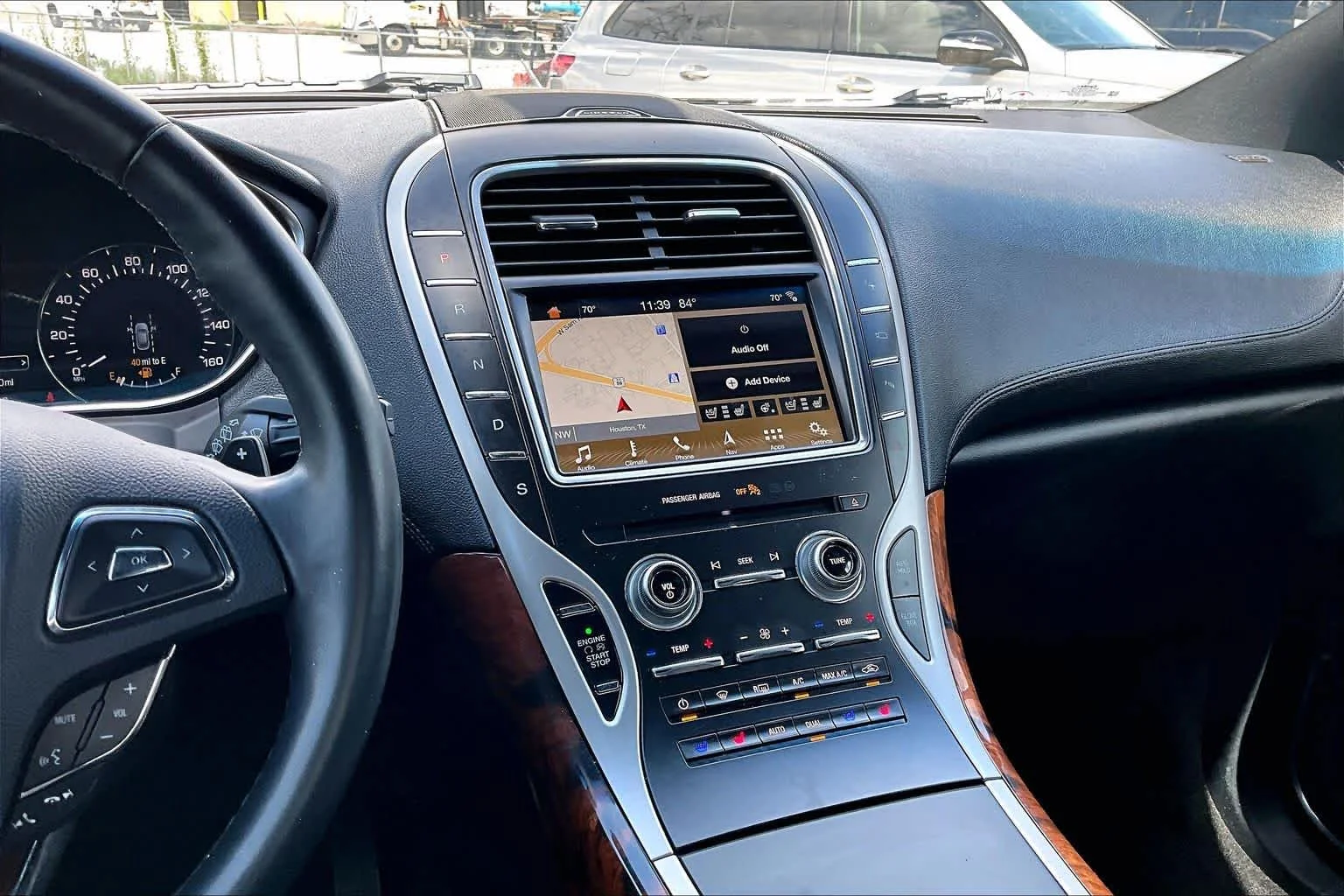 Used 2018 White Platinum Metallic Tri-Coat Lincoln Reserve image 7
