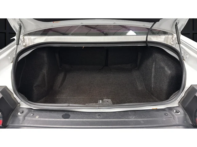 Used 2019 White Dodge SXT image 25