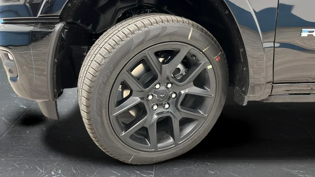 New 2026 Diamond Black Crystal Pearl-Coat Exterior Paint RAM Laramie image 29