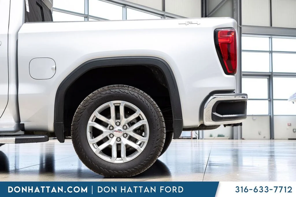 Used 2021 Silver GMC SLT image 34