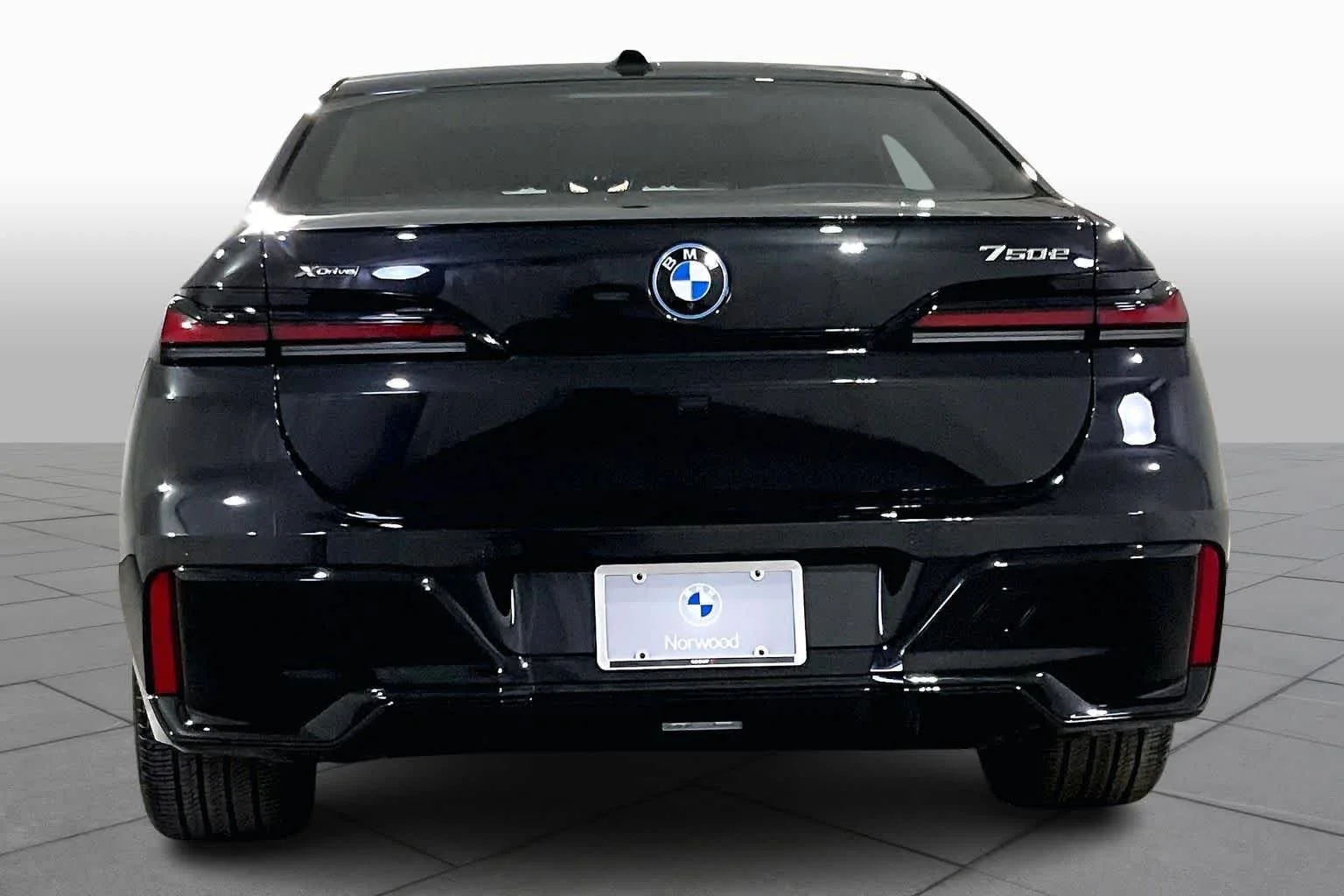 New 2026 Black Sapphire Metallic BMW 750e xDrive image 4