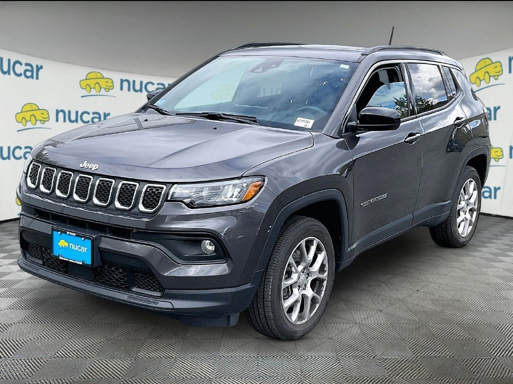 Used 2023 Granite Crystal Metallic Clearcoat Jeep Latitude Lux image 3