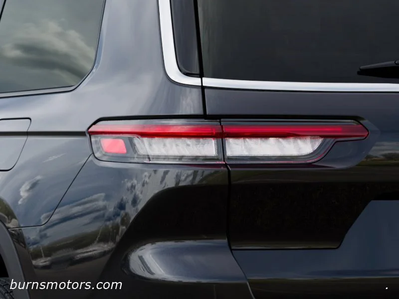 New 2026 Diamond Black Crystal Pearl-Coat Exterior Paint Jeep Laredo image 9