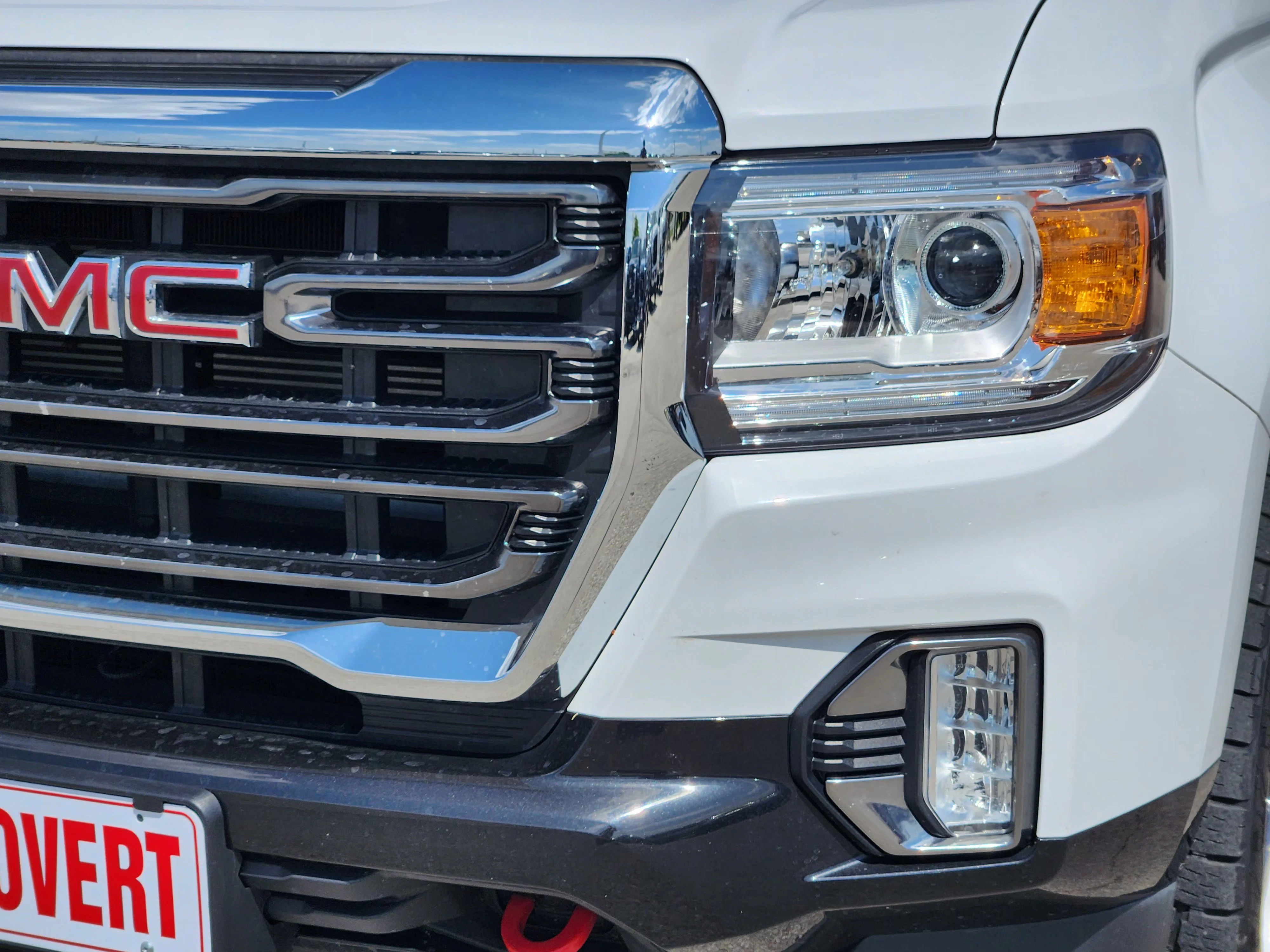 Used 2022 Summit White GMC AT4 w/Leather image 8