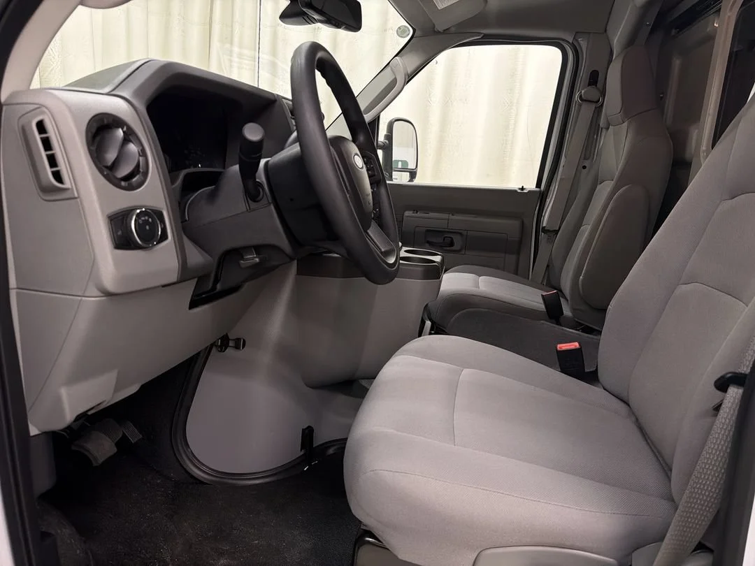 New 2027 Oxford White Ford E-350 SRW image 13