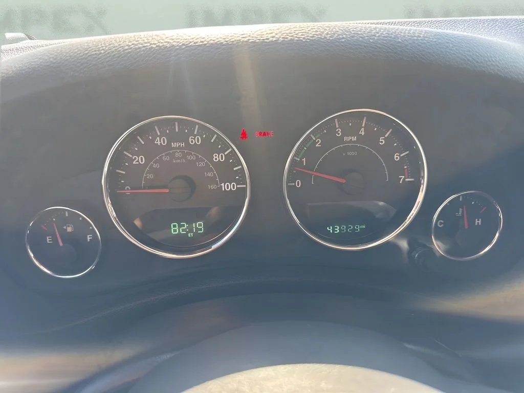 Used 2018 Gray Jeep Sport image 20