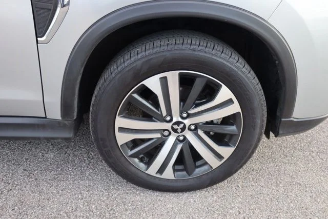 Used 2025 Silver Mitsubishi 2.0 SE image 13