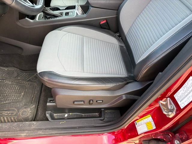 Used 2017 Red Ford SE image 4