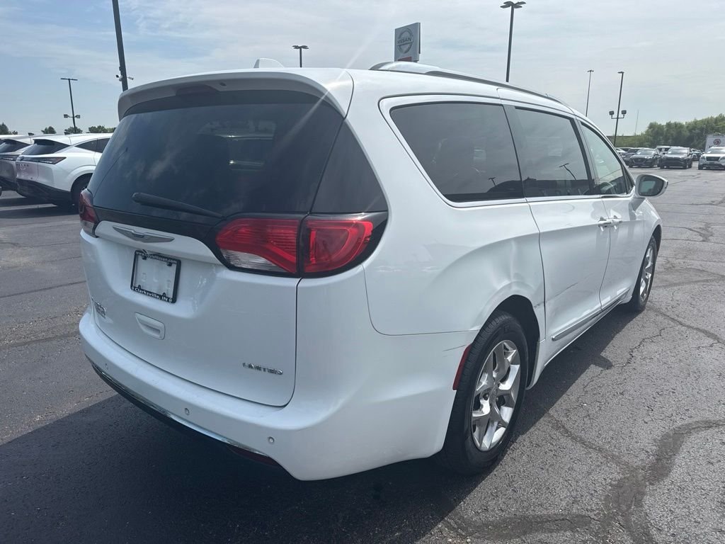 Used 2019 White Chrysler Limited image 3