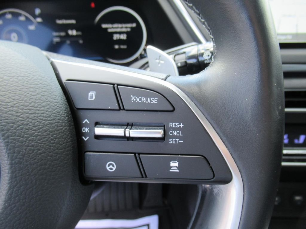 Used 2022 Black Hyundai Limited image 25