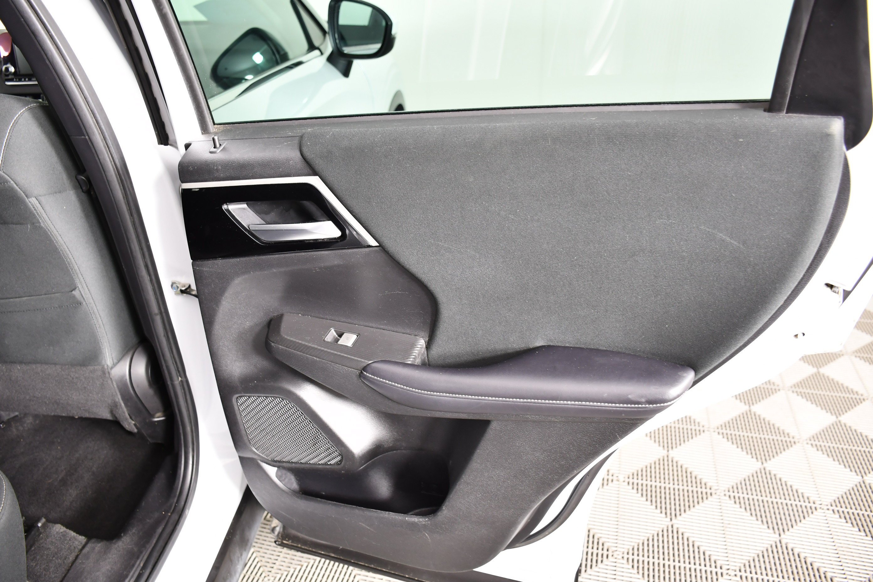 2023 Mitsubishi Outlander ES - Photo 41