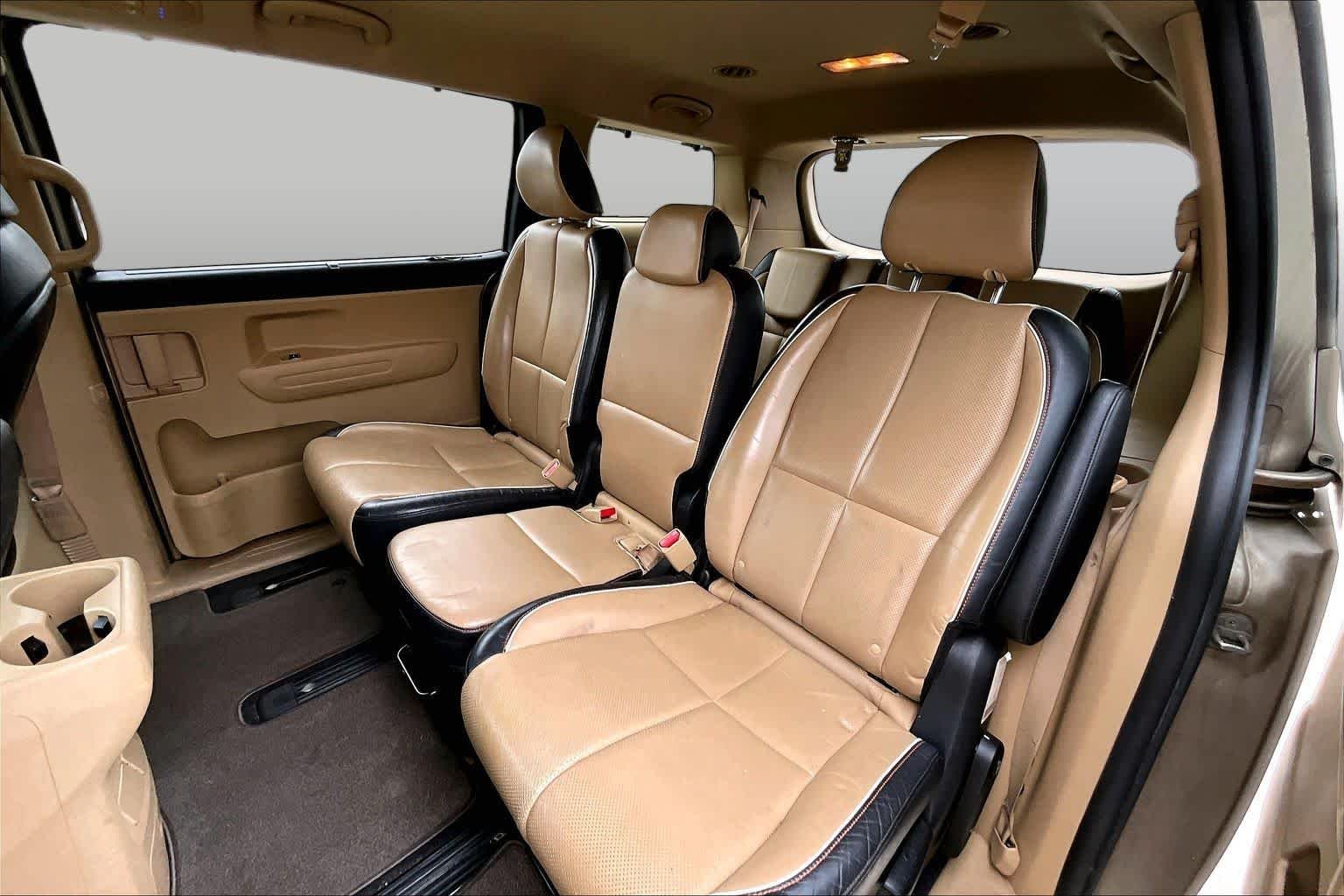 Used 2017 Beachwood Pearl Kia LX image 16
