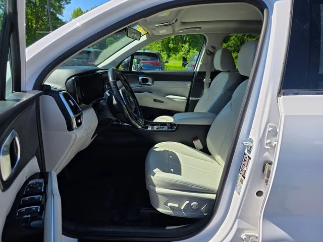 Used 2021 White Pearl Kia SX image 17