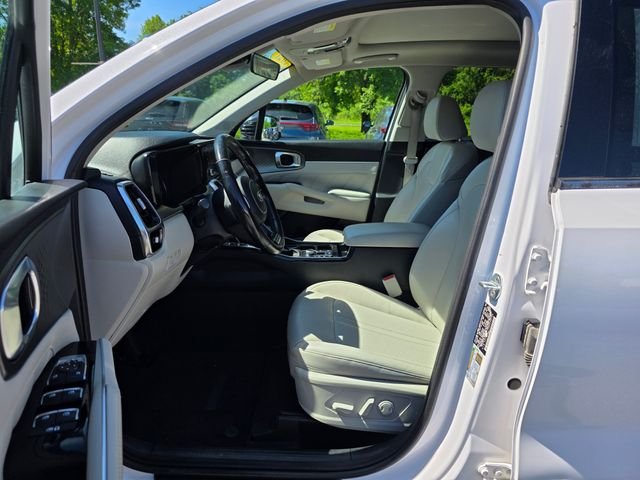 Used 2021 White Kia SX image 17