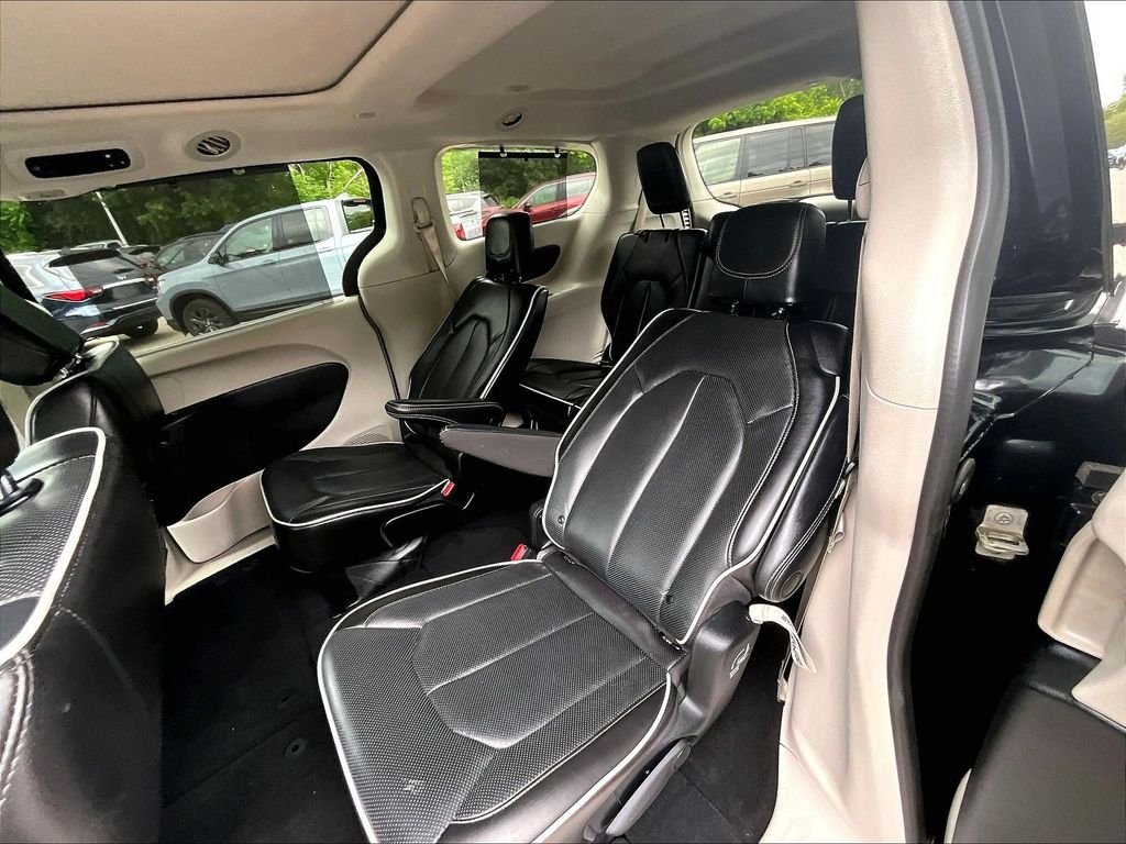 Used 2023 Black Chrysler Limited image 15