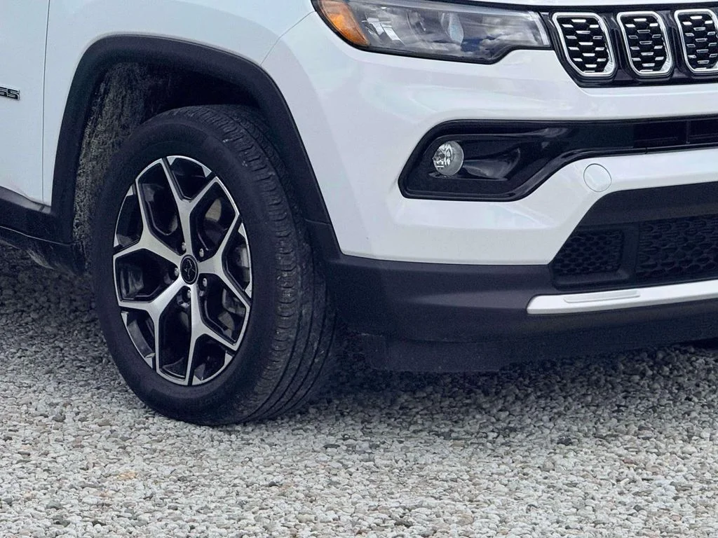 Used 2025 White Jeep Limited image 5