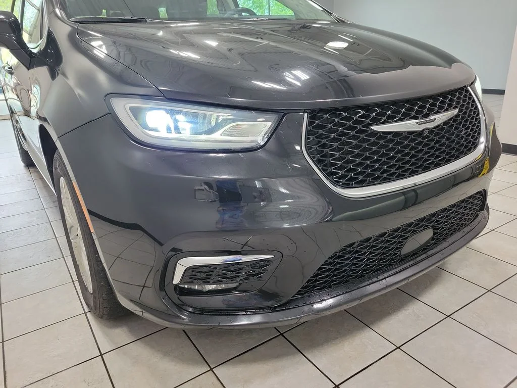 Used 2022 Black Chrysler Touring L image 24