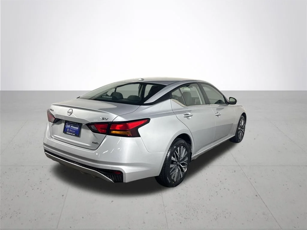 Used 2024 Silver Nissan 2.5 SV image 6