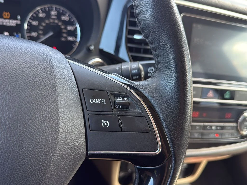 Used 2019  Mitsubishi SEL image 12