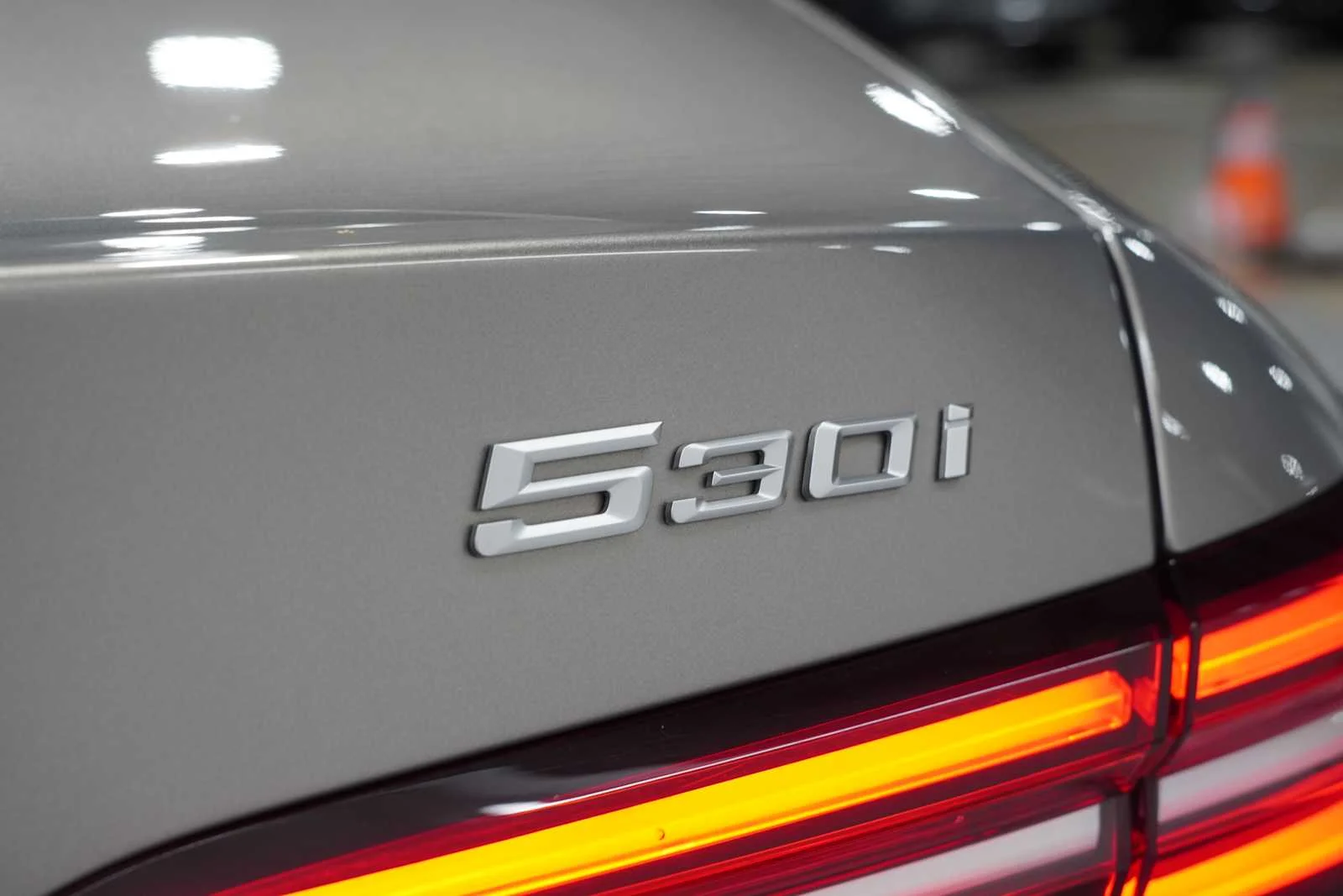 Certified Used 2024 Oxide Grey Met BMW 530i image 9