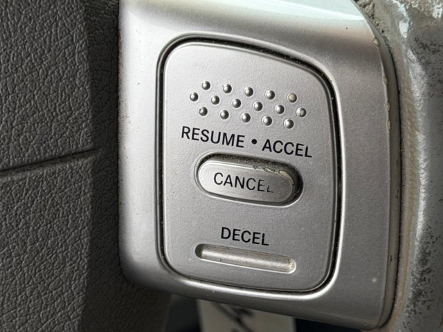 Used 2007 Silver Chrysler Limited image 18