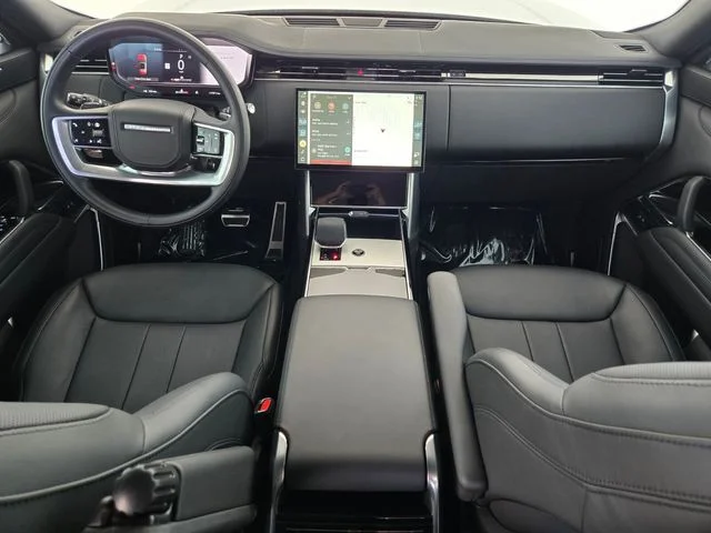 Used 2024  Land Rover SE image 4