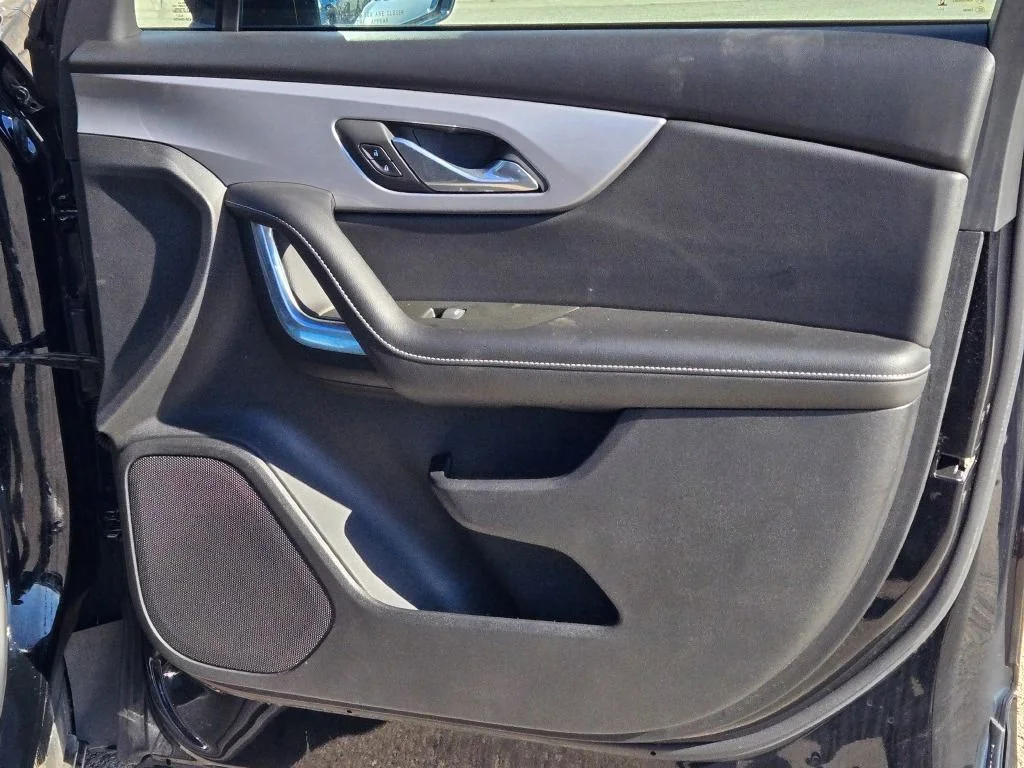 Used 2025 Black Chevrolet LT image 4
