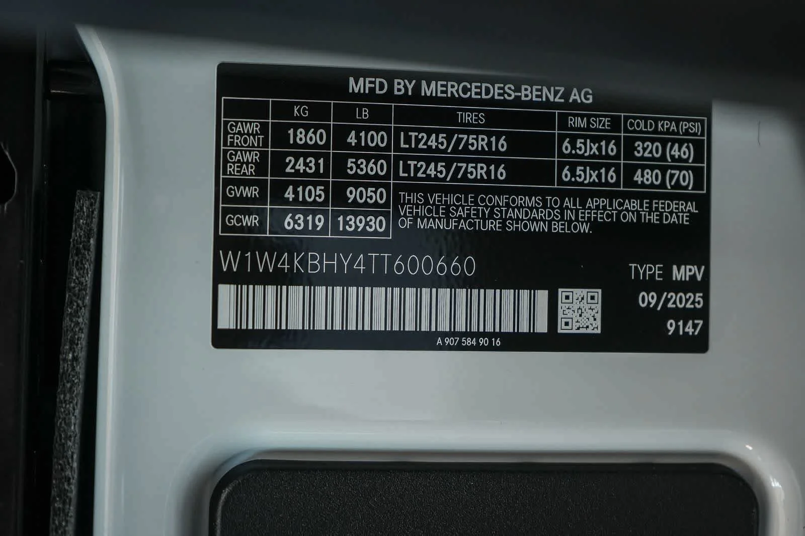 New 2026 Arctic+White Mercedes-Benz Crew 144WB High Roof RWD 2.0L I4 Diesel Turbo SO image 35