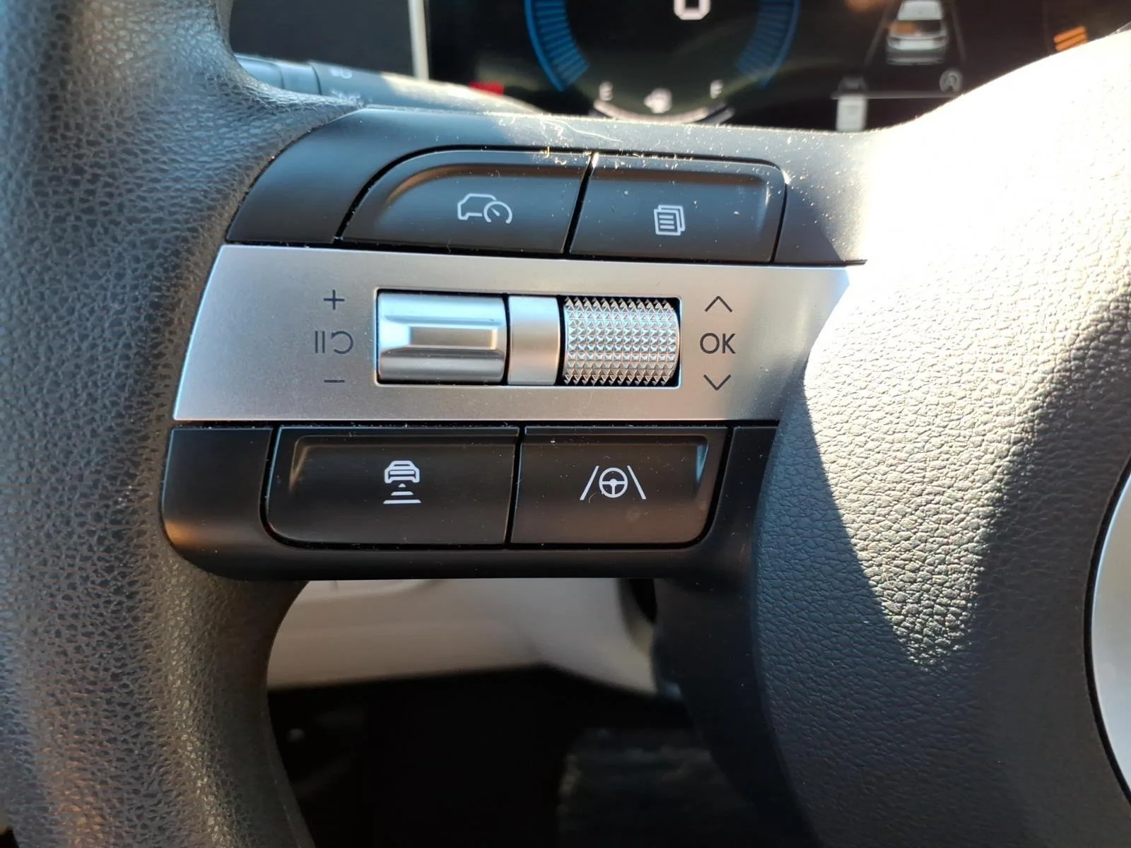 Certified Used 2025 Rockwood Green Hyundai SE image 14