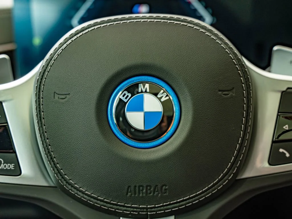 New 2026 White Metallic BMW xDrive50e image 21