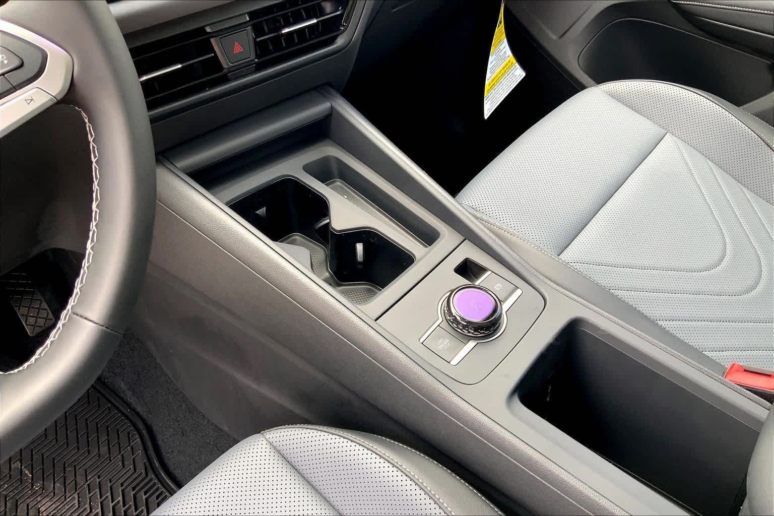 New 2026 Pure White Volkswagen SE image 7