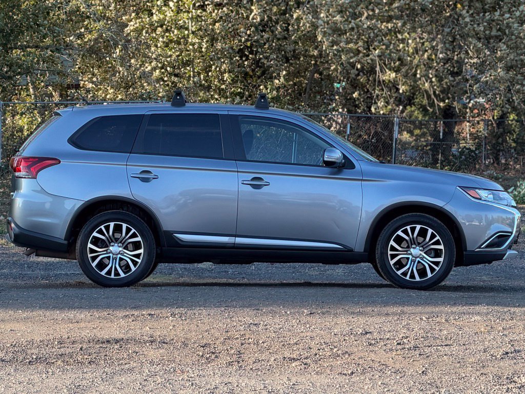 Used 2016 Mercury Gray Metallic Mitsubishi SE image 8