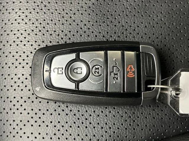 Used 2025 Silver Ford LARIAT image 28