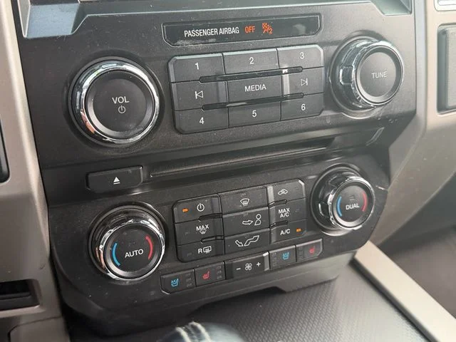 Used 2015 Ingot Silver Ford Lariat image 25