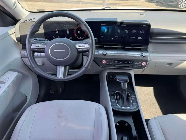 Used 2025 White Hyundai SEL image 17