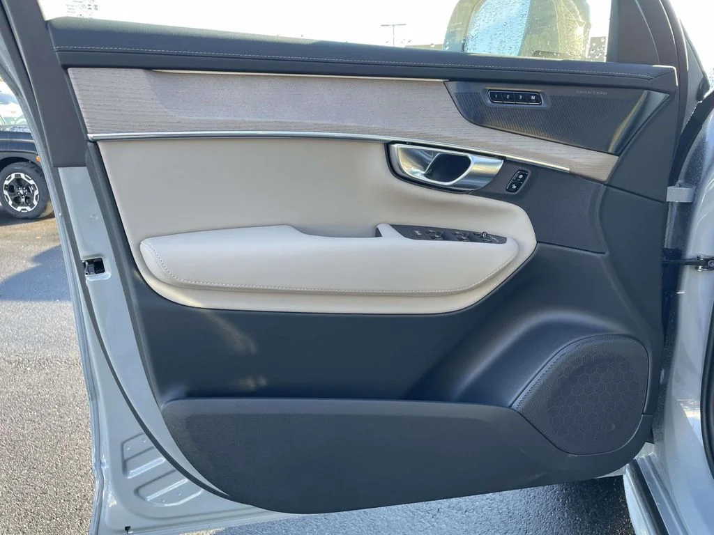 New 2026 Vapour Grey Volvo Plus image 5