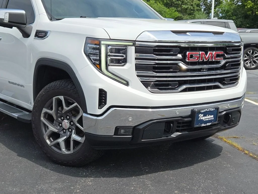 Used 2022 White GMC SLT image 3