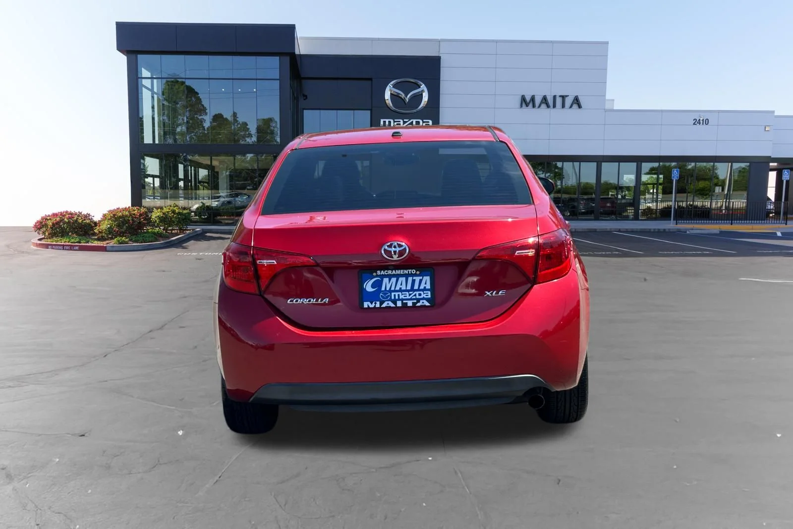 Used 2019 Barcelona Red Metallic Toyota XLE image 4