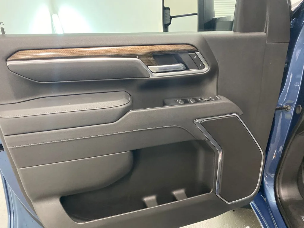 Used 2025 Blue Chevrolet LT image 11